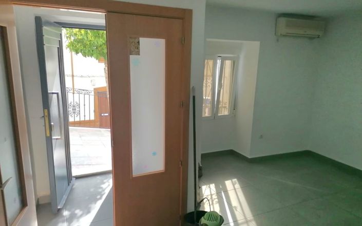 Image No.4-2 Bed House for sale