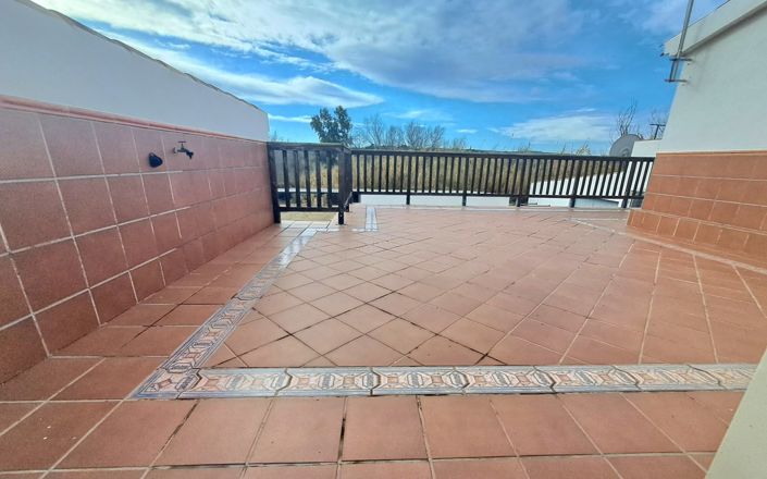 Image No.46-3 Bed House for sale