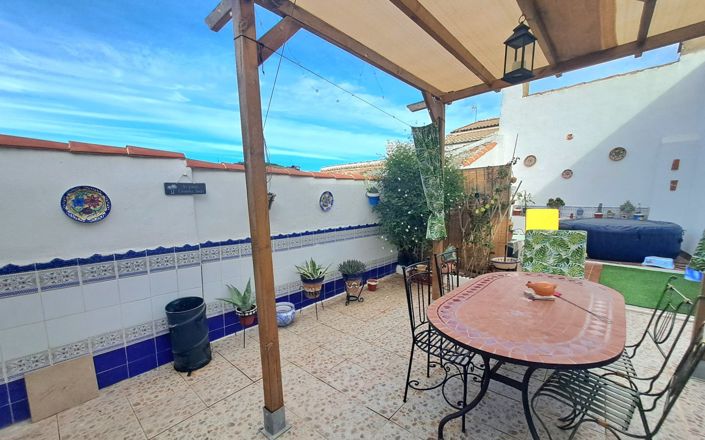 Image No.17-2 Bed House for sale