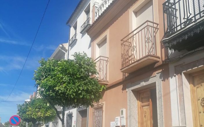 Image No.1-5 Bed House for sale