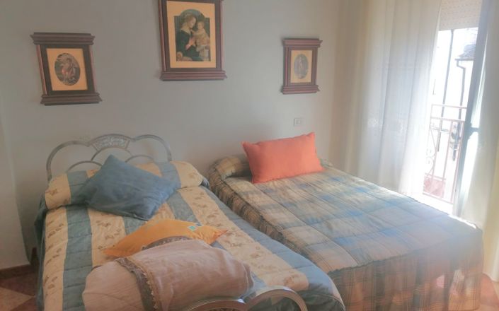 Image No.22-5 Bed House for sale