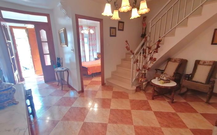 Image No.6-5 Bed House for sale