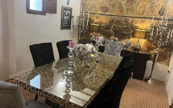 Image No.30-4 Bed House for sale