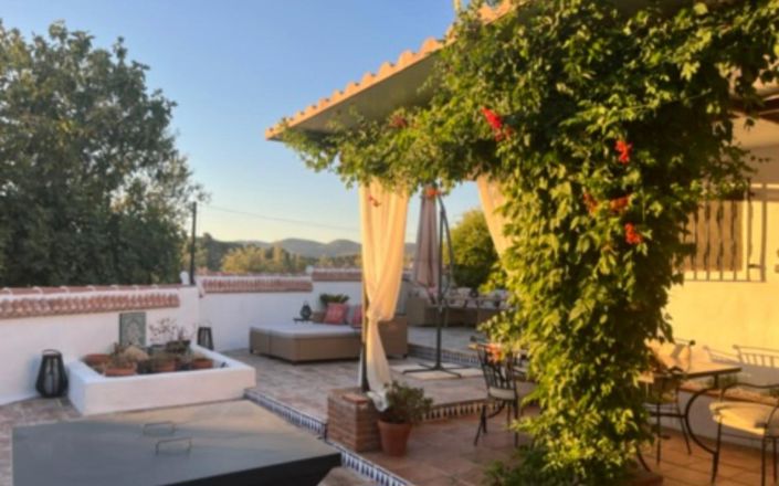 Image No.8-4 Bed House for sale