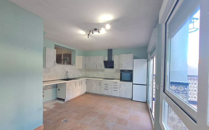 Image No.12-4 Bed House for sale