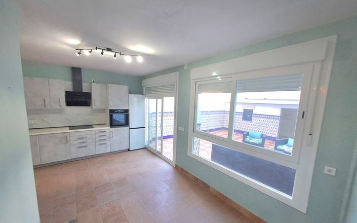 Image No.17-4 Bed House for sale