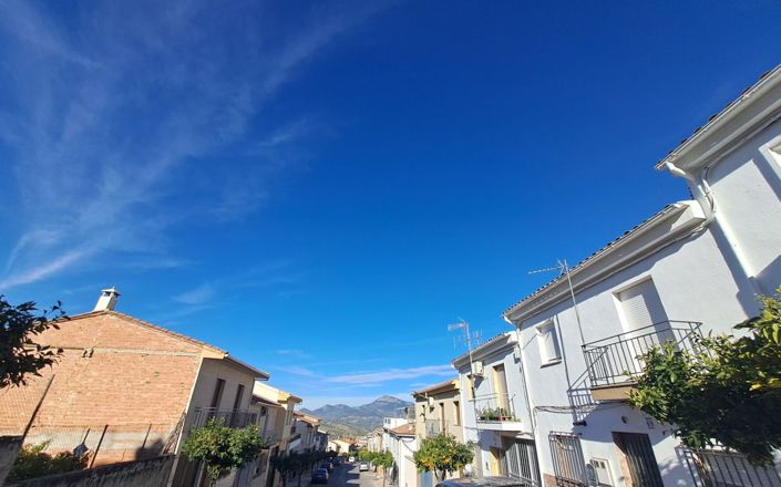 Image No.2-4 Bed House for sale