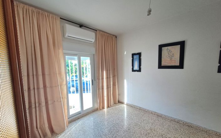 Image No.5-4 Bed House for sale