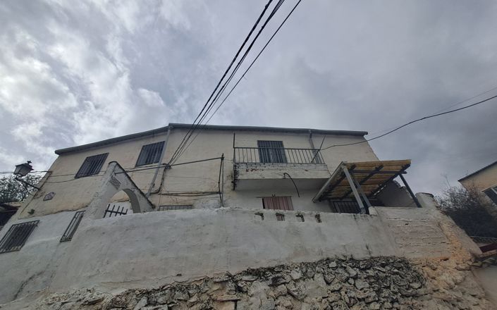 Image No.1-3 Bed House for sale