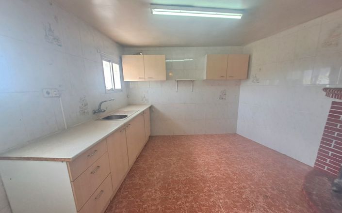 Image No.6-3 Bed House for sale