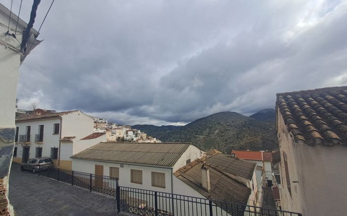 Image No.2-3 Bed House for sale