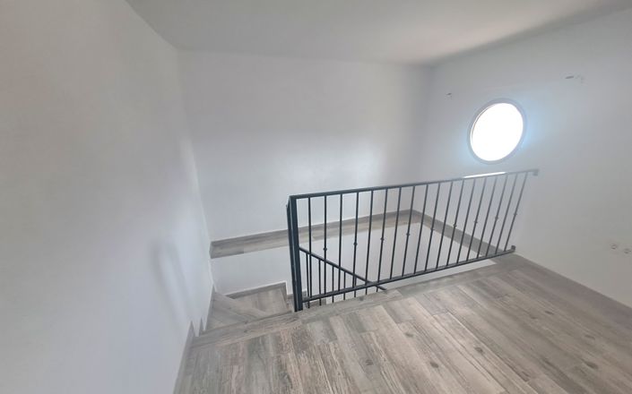 Image No.25-3 Bed House for sale