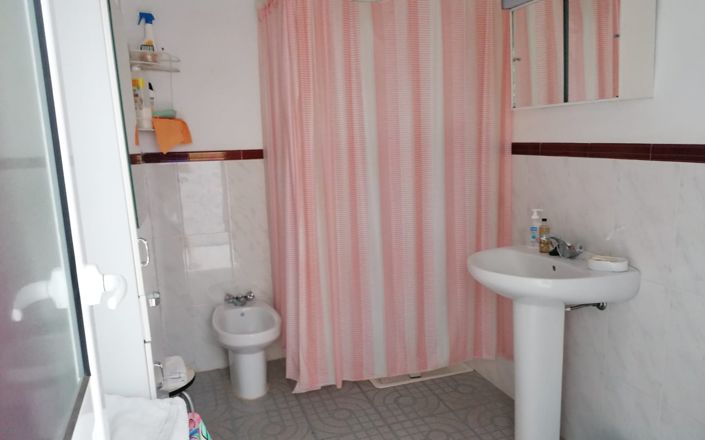 Image No.16-6 Bed House for sale