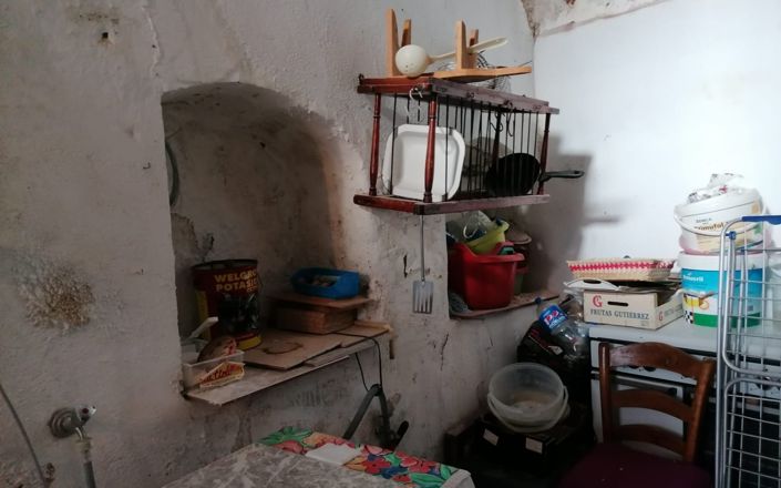 Image No.18-6 Bed House for sale