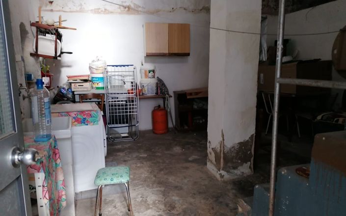 Image No.21-6 Bed House for sale