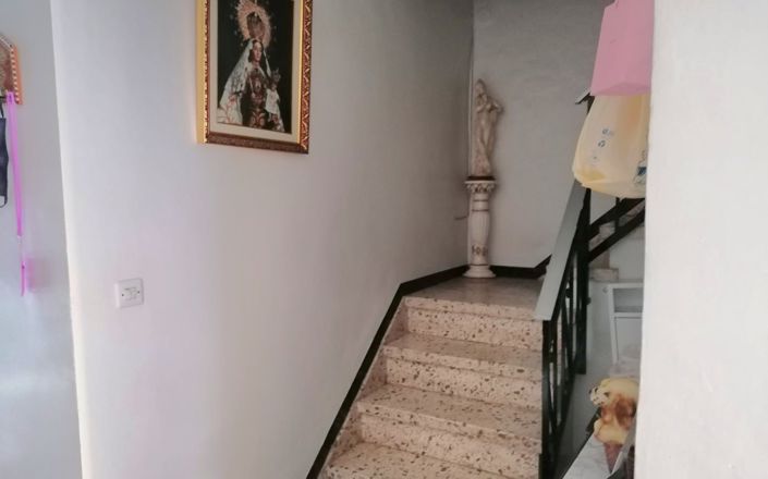 Image No.23-6 Bed House for sale