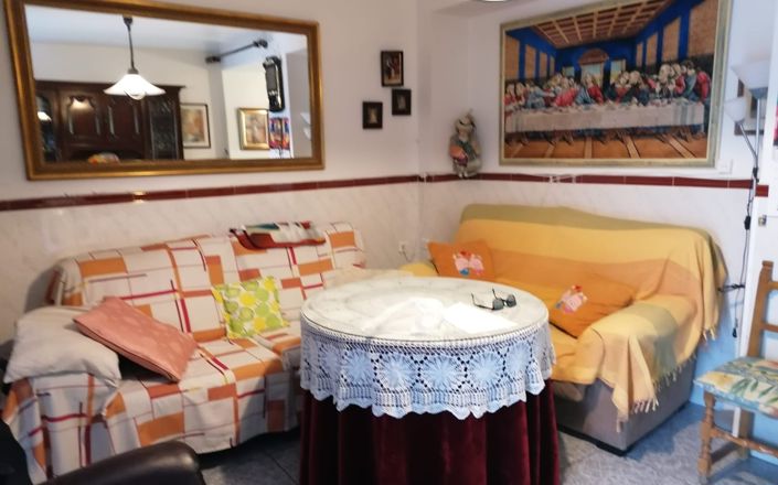 Image No.7-6 Bed House for sale