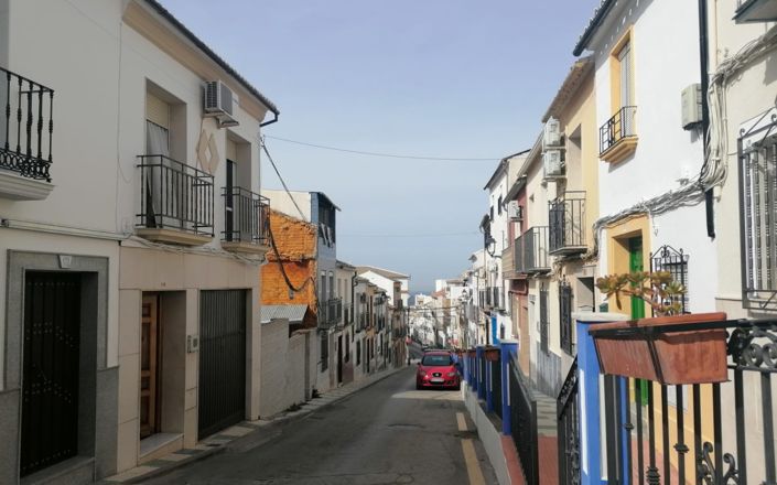 Image No.1-4 Bed House for sale