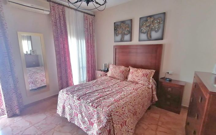 Image No.21-4 Bed House for sale