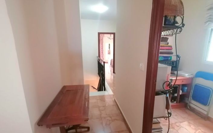 Image No.25-4 Bed House for sale