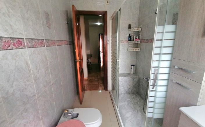 Image No.28-4 Bed House for sale