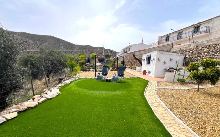 Image No.2-5 Bed House for sale