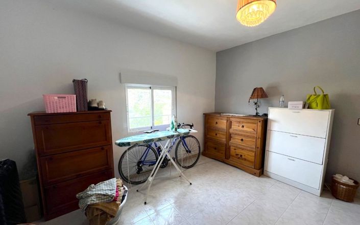 Image No.28-5 Bed House for sale