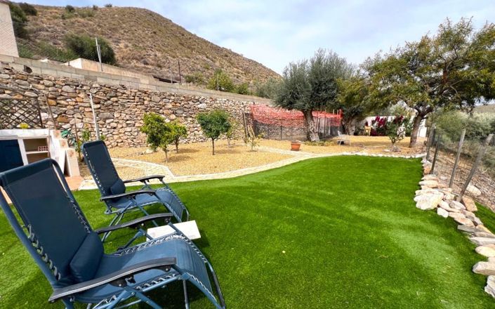 Image No.8-5 Bed House for sale