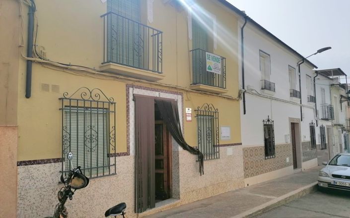 Image No.1-4 Bed House for sale