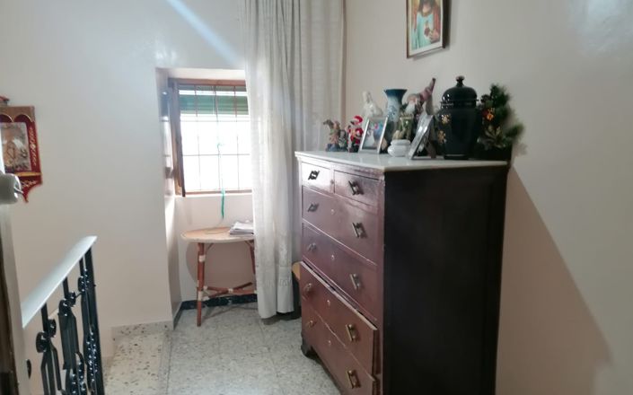 Image No.25-4 Bed House for sale