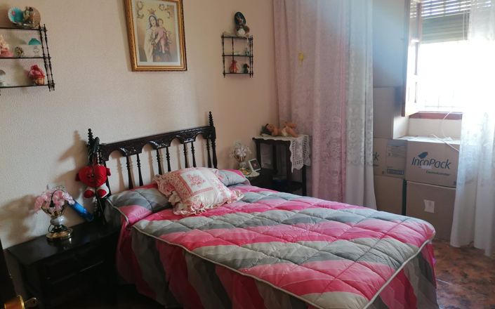 Image No.26-4 Bed House for sale