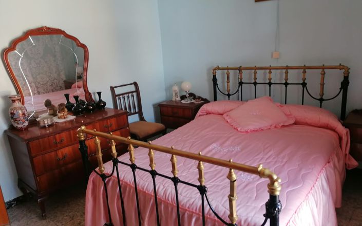 Image No.31-4 Bed House for sale