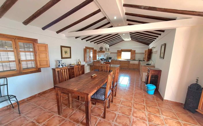 Image No.18-4 Bed House for sale