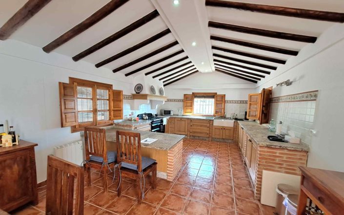 Image No.19-4 Bed House for sale