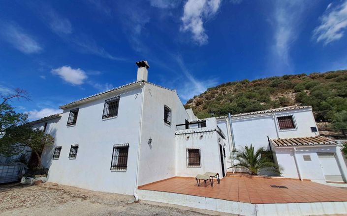 Image No.2-4 Bed House for sale