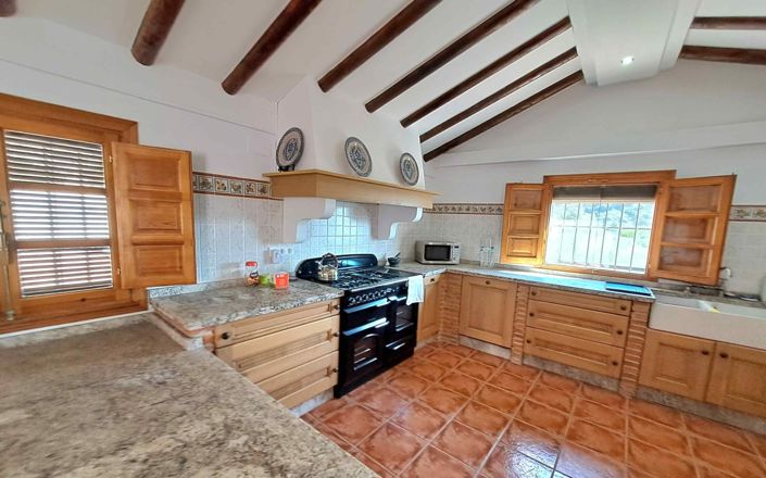 Image No.20-4 Bed House for sale