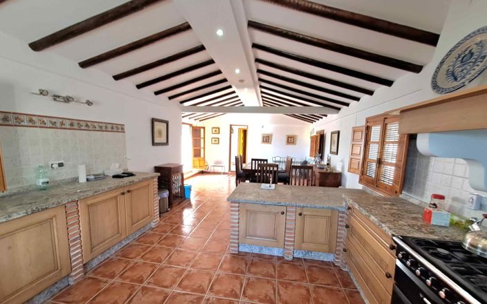 Image No.25-4 Bed House for sale