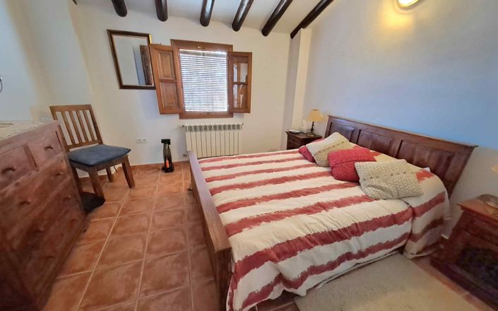 Image No.37-4 Bed House for sale