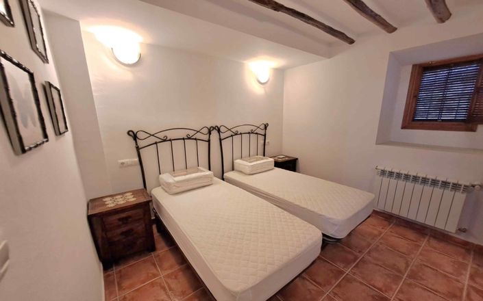 Image No.41-4 Bed House for sale