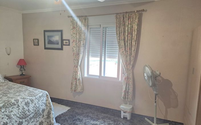 Image No.30-4 Bed House for sale