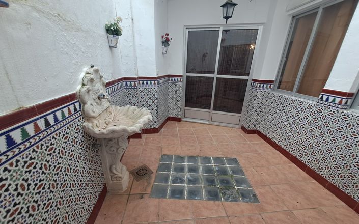 Image No.14-4 Bed House for sale