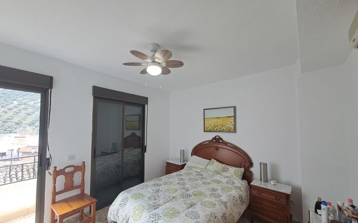 Image No.27-4 Bed House for sale