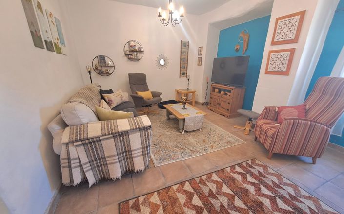 Image No.11-3 Bed House for sale