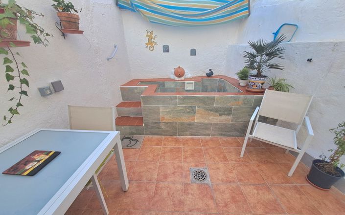 Image No.17-3 Bed House for sale