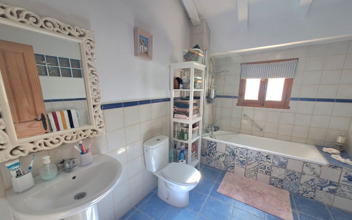 Image No.24-3 Bed House for sale