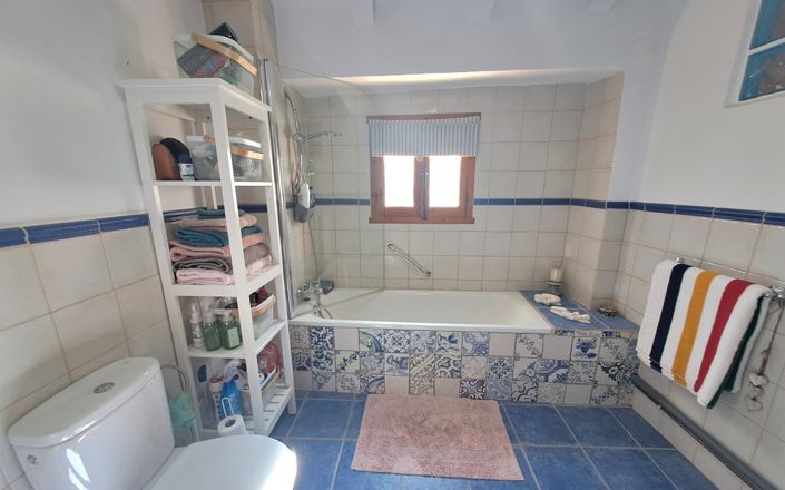 Image No.25-3 Bed House for sale