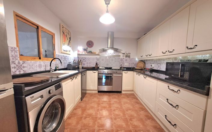 Image No.37-3 Bed House for sale