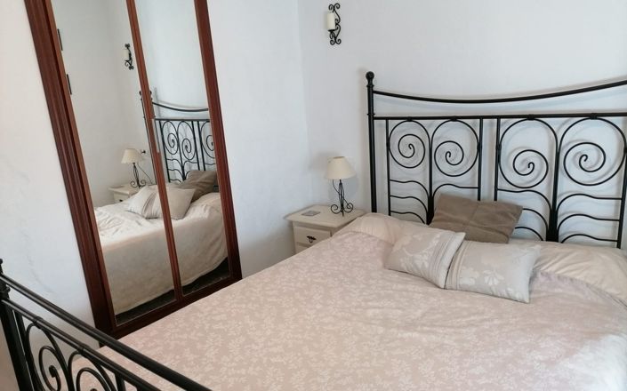 Image No.11-3 Bed House for sale