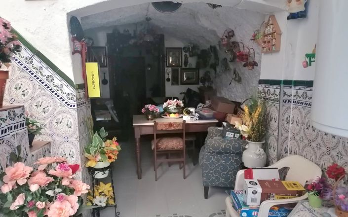 Image No.16-8 Bed House for sale