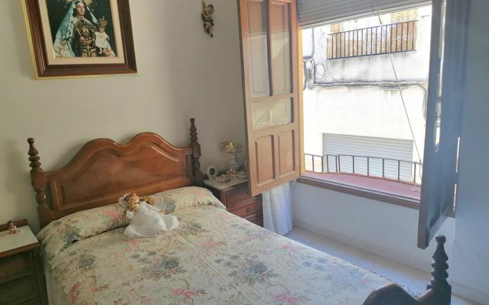 Image No.19-8 Bed House for sale